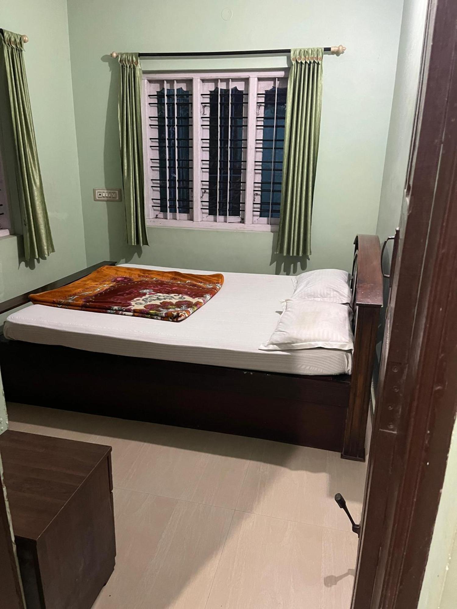 Eshwarkrupa Homestay Мадикери Экстерьер фото