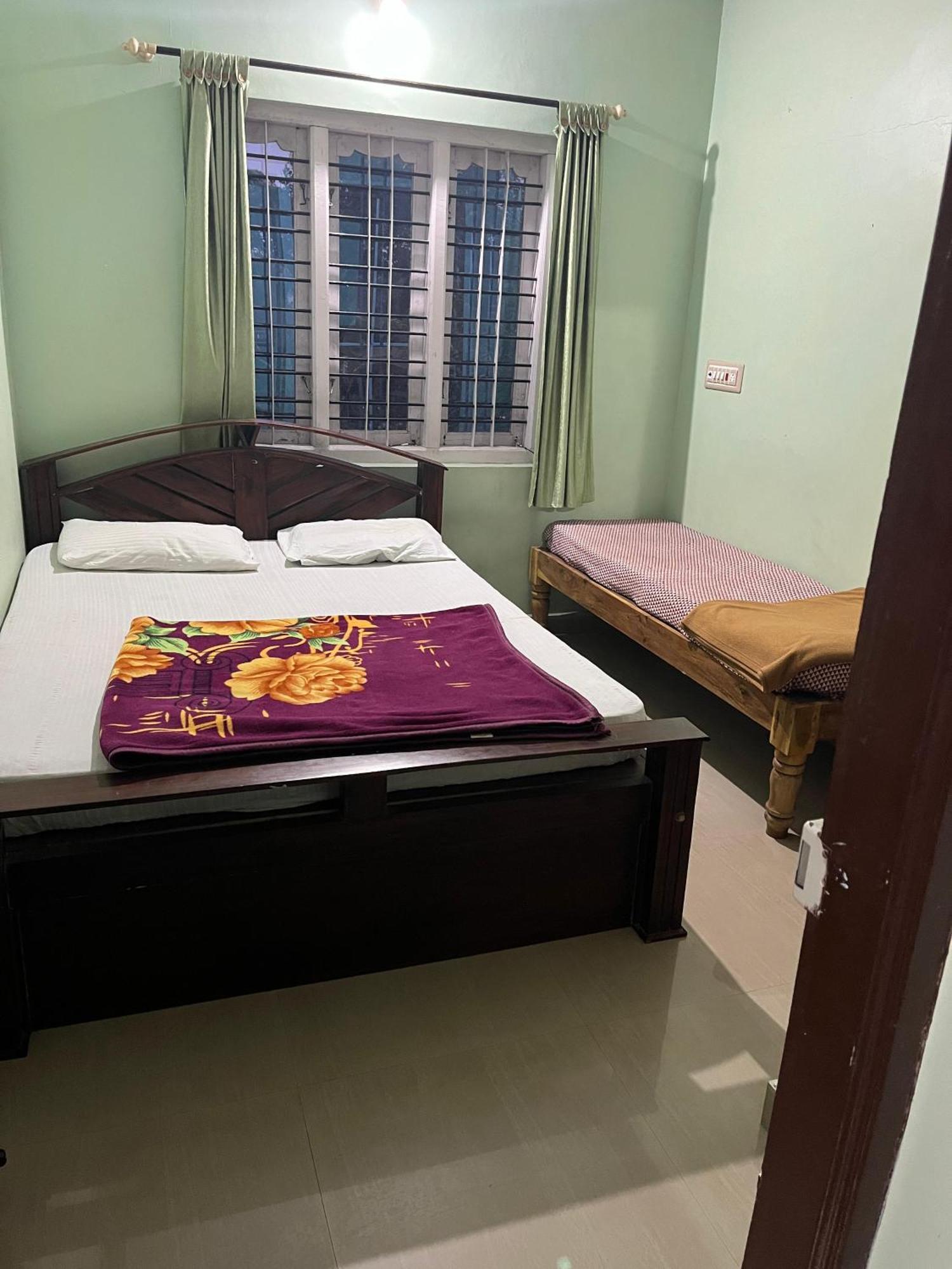 Eshwarkrupa Homestay Мадикери Экстерьер фото