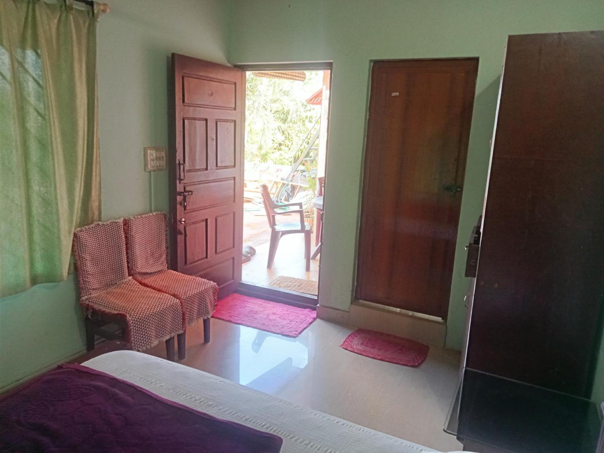 Eshwarkrupa Homestay Мадикери Экстерьер фото