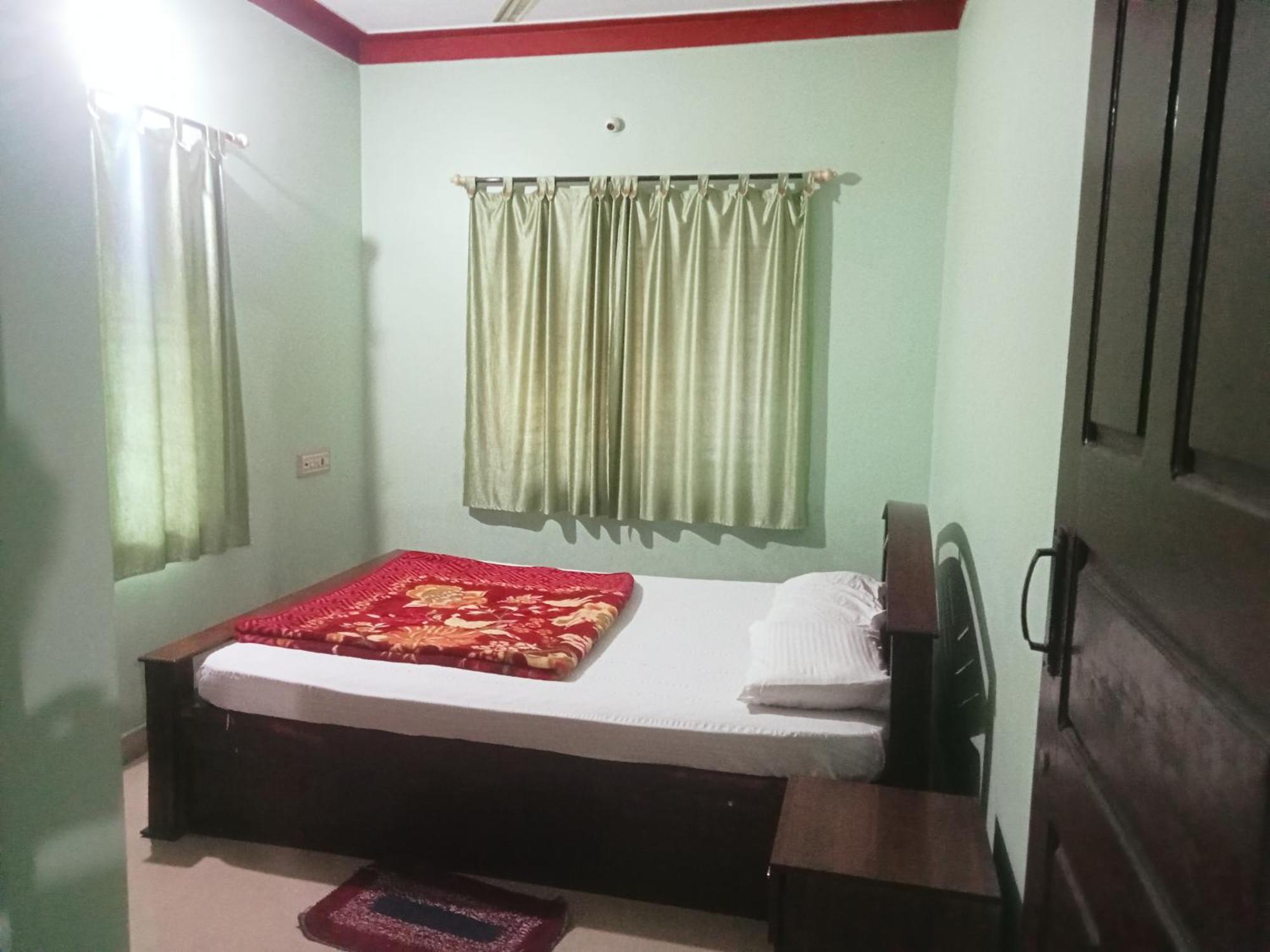 Eshwarkrupa Homestay Мадикери Экстерьер фото
