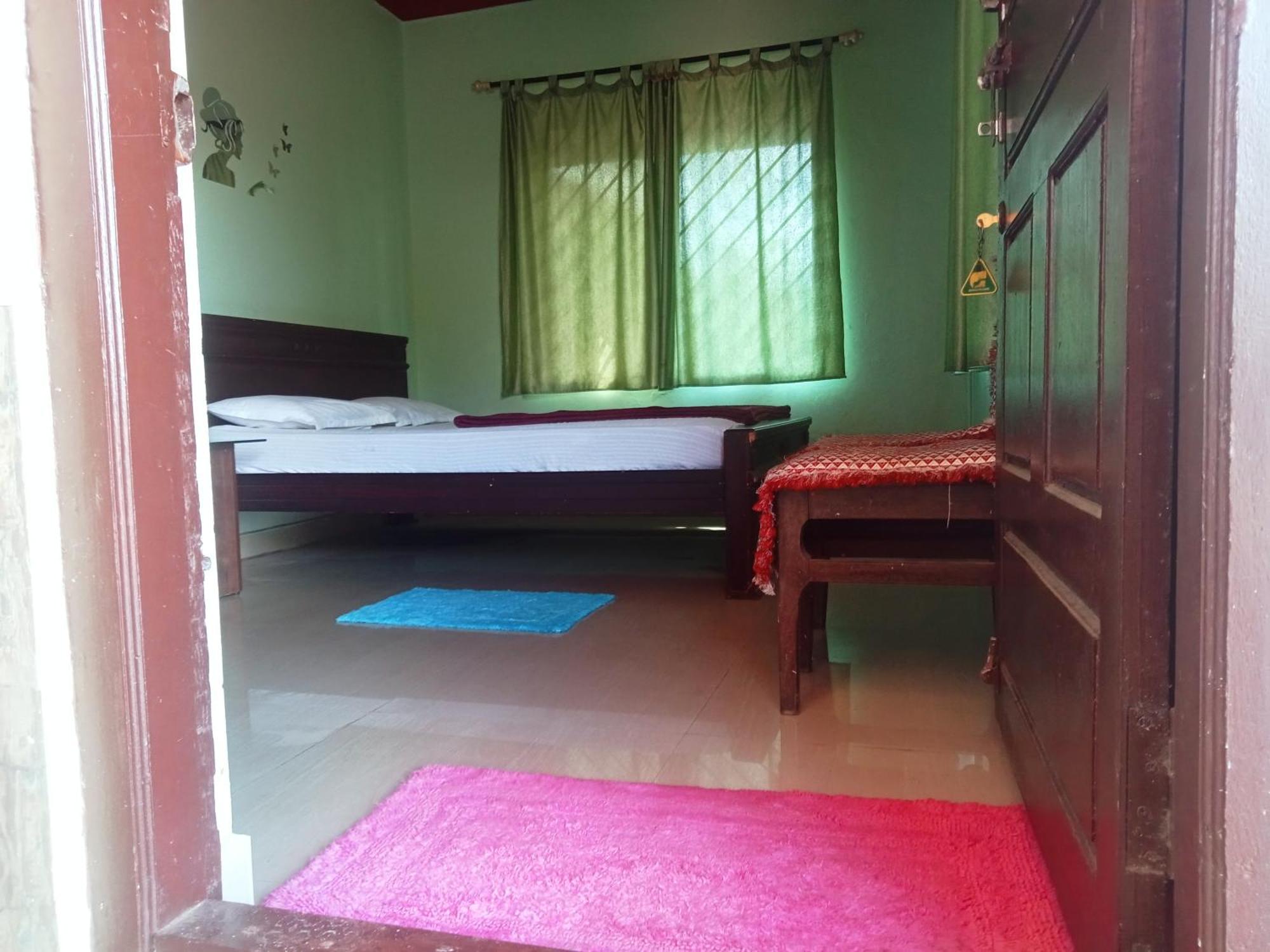 Eshwarkrupa Homestay Мадикери Экстерьер фото