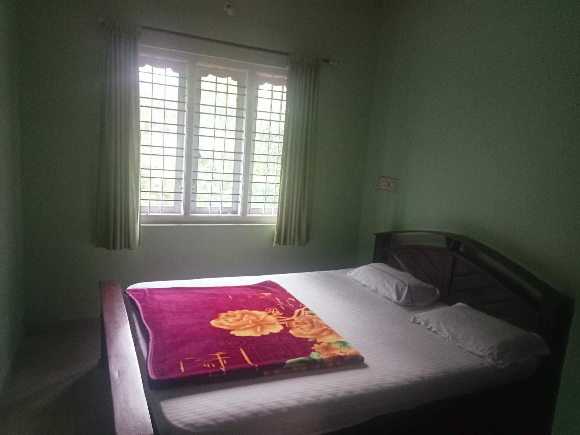 Eshwarkrupa Homestay Мадикери Экстерьер фото