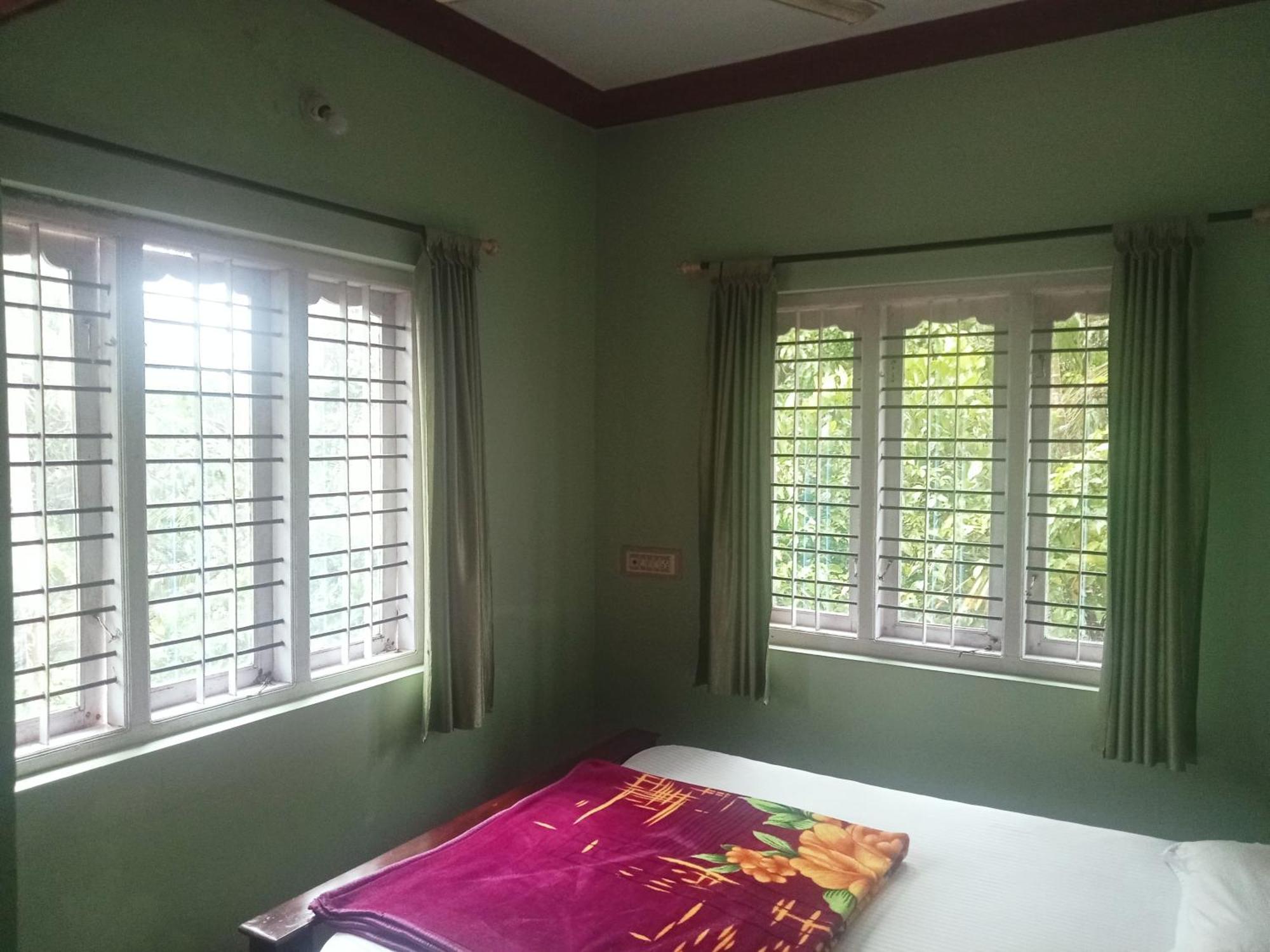 Eshwarkrupa Homestay Мадикери Экстерьер фото